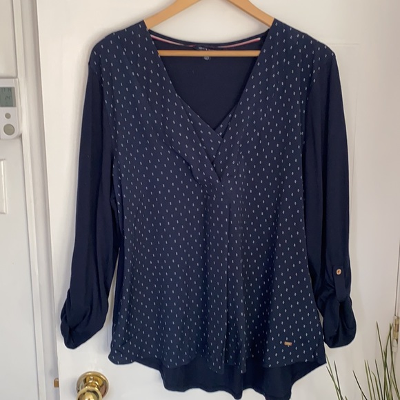 Tommy Hilfiger - Picture 7 of 7